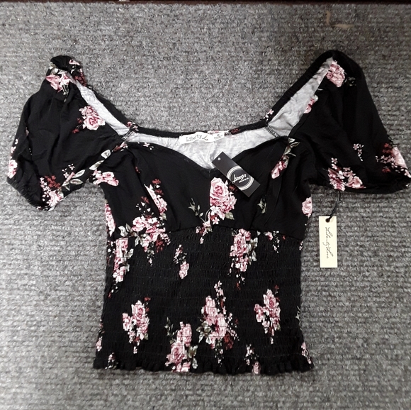 Black Floral Crop Top Juniors Medium NWT - Picture 1 of 3